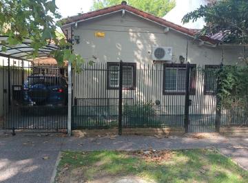Casa · 102m² · 5 Ambientes · 1 Cochera · Casa Venta Ranelagh 2 Dorm. Jardin Parrilla Jacuzzi Pileta Quincho Escritorio