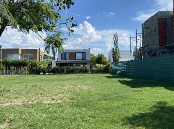 Terreno · 502m² · Venta Lote en Los Castaños - Nordelta Primera Línea de Agua Interno Bien Central.