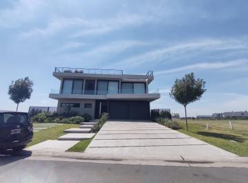 Casa · 410m² · 5 Ambientes · 2 Cocheras · Casa Venta 7 Ambientes en Esquina Gran Vista Al Lago Nordelta Jardin Piscina Galeria Parrilla Muelle