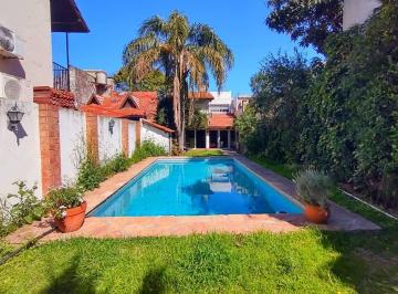 Casa · 225m² · 5 Ambientes · 1 Cochera · Casa Venta Olivos 4 Dorm. Pileta de 50 m² Jardín Parrilla Garaje Cubierto 2 Plantas Lote 8 X43