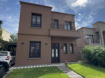Casa · 168m² · 5 Ambientes · 3 Cocheras · Casa en Condominio con Seguridad 24 Hs en Gobernador Udaondo 1000