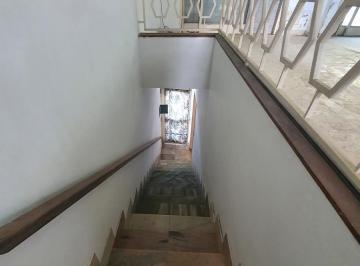 Casa · 131m² · 6 Ambientes · 1 Cochera · Casa en Venta de 4 Dorm. en Barrio Azcuénaga