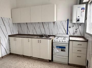 Casa · 131m² · 6 Ambientes · 1 Cochera · Casa en Venta de 4 Dorm. en Barrio Azcuénaga