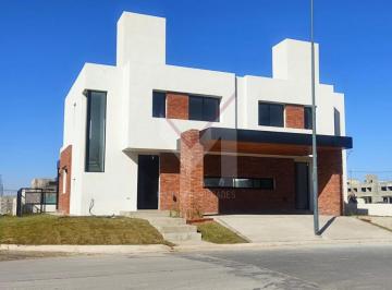 PH · 180m² · 5 Ambientes · 2 Cocheras · Duplex en Alquiler en Prados de Manantiales 3 Dorm.