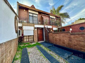Casa · 90m² · 4 Ambientes · 1 Cochera · Excelente Triplex en Venta de 4 Ambientes - Morón Sur