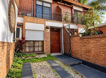 Casa · 90m² · 4 Ambientes · 1 Cochera · Venta Triplex de 4 Ambientes con Patio! - Morón Sur