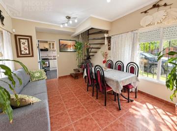 Casa · 70m² · 3 Ambientes · 1 Cochera · Venta Casa 3 Ambientes con Patio y Parrilla! - Ramos Mejía