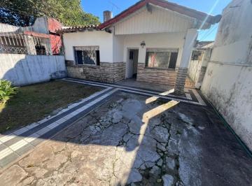 PH de 3 ambientes, Lanús · PH Tipo Casa con Cochera en Alquiler, Lanús