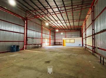 Bodega-Galpón · 250m² · 2 Ambientes · Galpon en Alquiler en La Ciudad de Cipolletti