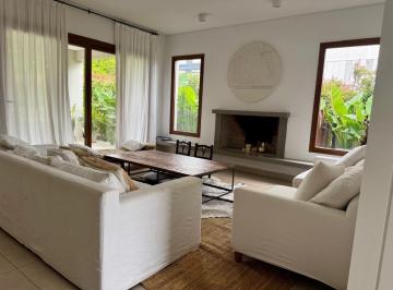 Casa · 300m² · 7 Ambientes · Casa en Alquiler en Windbells, San Fernando, G. B. a. Zona Norte