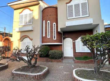 Casa · 200m² · 4 Ambientes · Casa 4 Ambientes en Venta en Villa Luzuriaga, Gran Parque y Pileta