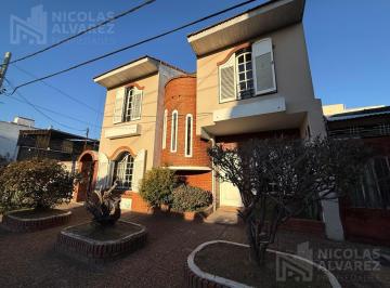 Casa · 200m² · 4 Ambientes · Casa 4 Ambientes en Venta en Villa Luzuriaga, Gran Parque y Pileta