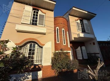 Casa · 200m² · 4 Ambientes · Casa 4 Ambientes en Venta en Villa Luzuriaga, Gran Parque y Pileta