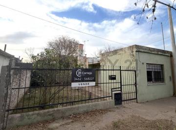 Casa · 43m² · 2 Ambientes · Propiedad a Reciclar en Lote de 270 m², a m de Av Eva Perón