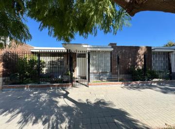 Casa de 6 ambientes, Godoy Cruz · Venta Espectacular Casa Esquina Comercial
