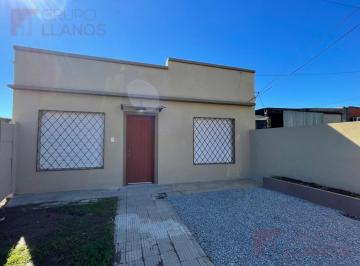 Casa · 3 Ambientes · 1 Cochera · Casa en Alquiler en Lujan Barrio San Bernardo, con Patio