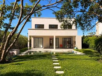 Casa · 220m² · 5 Ambientes · 1 Cochera · Casa en Venta en Santa Elena, Pilar del Este, Pilar
