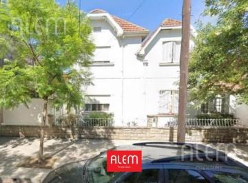 Casa · 308m² · 7 Ambientes · 1 Cochera · Casa en Venta en Saavedra (Potencial Lote)