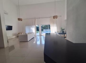 Casa · 236m² · 5 Ambientes · 4 Cocheras · Casa a La Venta en Barrio Cerrado La Montura de 5 Ambientes