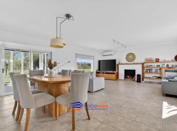 Casa · 200m² · 4 Ambientes · 3 Cocheras · Casa en Venta en Country Boca Raton, Pilar 100