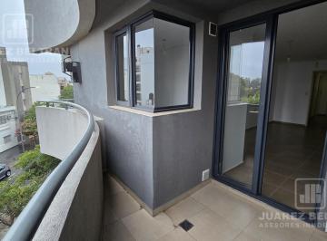 Departamento · 47m² · 2 Ambientes · Depto en Alquiler - 1 Dormitorio y 2 Balcones Al Frente
