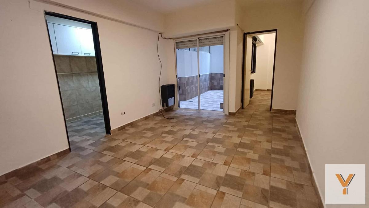 Depto 2 amb, 40m² con patio y buena ventilación — sin barrio