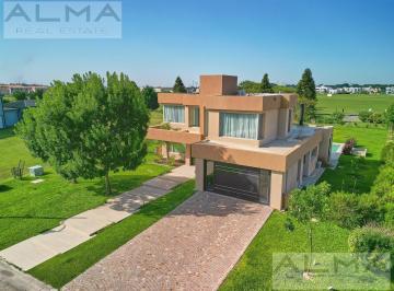 Casa · 250m² · 5 Ambientes · Casa en Venta La Providencia Country Club