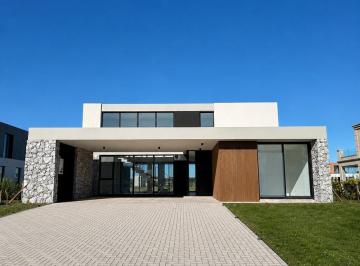 Casa · 305m² · 5 Ambientes · Casa en La Providencia