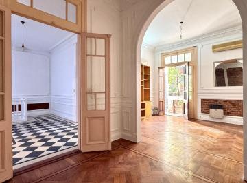 PH · 141m² · 6 Ambientes · Venta PH Flores, Terraza, Quincho y Parrilla Muy Luminoso