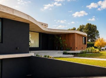Casa · 329m² · 5 Ambientes · 2 Cocheras · Moderna Casa a La Venta en La Providencia