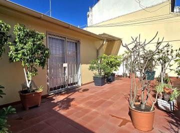 Casa · 112m² · 4 Ambientes · Venta Casa 4 Ambientes en Villa del Parque con Quincho, Patio y Terraza Apto Credito!
