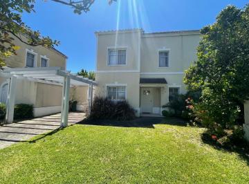 Casa · 122m² · 5 Ambientes · 2 Cocheras · Casa en Venta en Portezuelo
