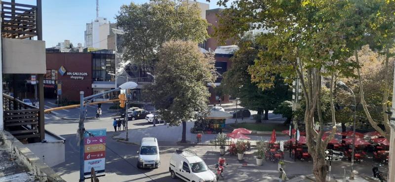 Casa 7 amb, 200m² con local en centro — A estrenar