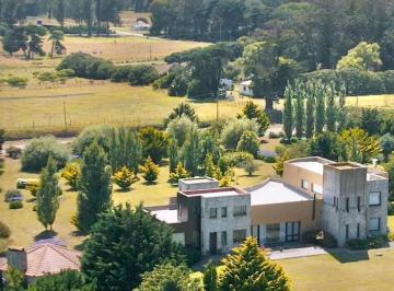 Casa · 656m² · 7 Ambientes · Casona Proximo a Rumenco, Casonas del Haras, Golf Acantilados