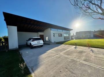 Casa · 800m² · 3 Ambientes · 2 Cocheras · Casa en Arenas del Sur en Venta y Alquiler