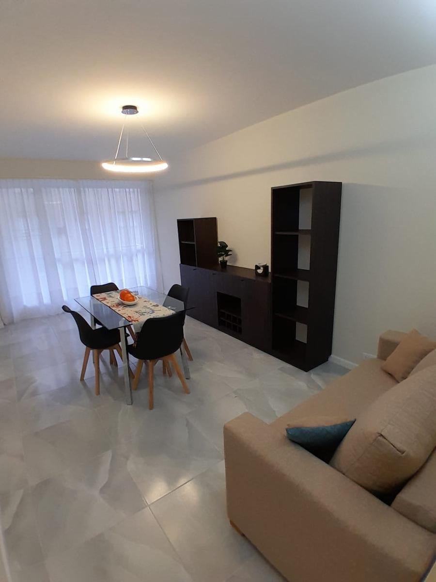 Departamento 2 amb externo con balcon A la calle