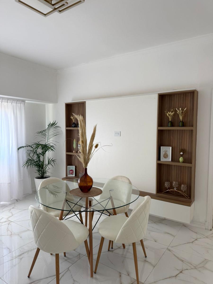 Excelente departamento de 3 ambientes mas escritorio en esquina, muy luminoso, totalmente reciclado A nuevo