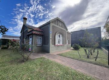 Casa · 131m² · 5 Ambientes · 1 Cochera · Casa en Venta de 3 Dorm. con Cochera, Roldán.