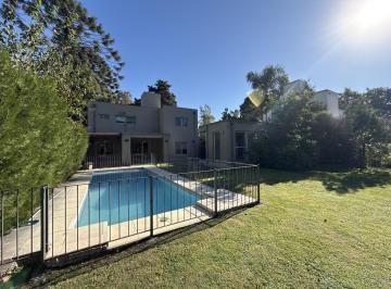 Casa · 220m² · 5 Ambientes · 3 Cocheras · Casa en Condominio Cerrado - Benavidez - Tigre