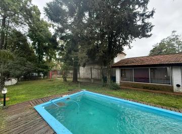 Casa · 35m² · 2 Ambientes · 4 Cocheras · Quincho en Venta en Montecarlo