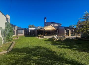 Casa · 134m² · 4 Ambientes · 1 Cochera · Venta Casa de Tres Dorm.. Bosque Azul - Roldán