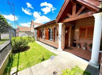 Casa · 94m² · 4 Ambientes · 2 Cocheras · Venta Casa 4 Ambientes con Cochera - Lujan Apto Credito