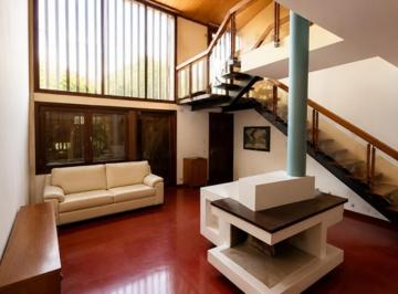 Casa · 268m² · 5 Ambientes · 1 Cochera · Casa en Venta Barrio Alta Córdoba 4 Dorm.