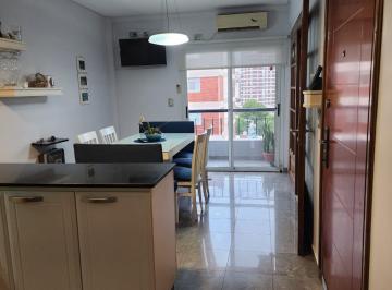 Departamento · 95m² · 4 Ambientes · 3 Cocheras · Venta Piso Completo, Quincho Privado, 3 Cocheras, Lanús Este.