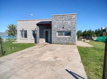 Casa · 115m² · 4 Ambientes · 3 Cocheras · Casa de 3 Dorm. y Escritorio en Laguna Azul