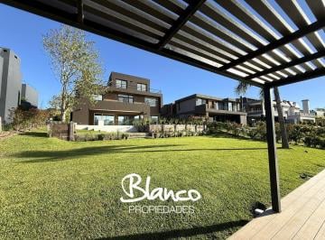 Casa · 370m² · 6 Ambientes · 2 Cocheras · Casa en Venta en El Yacht, Nordelta, Tigre