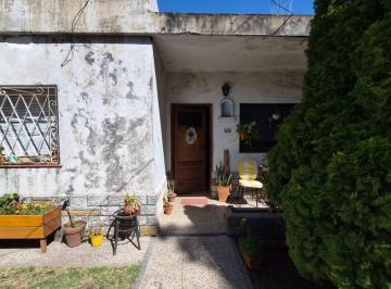 Casa · 65m² · 4 Ambientes · 1 Cochera · Ideal Inversor! Casa de 225 m² en Venta en Haedo!