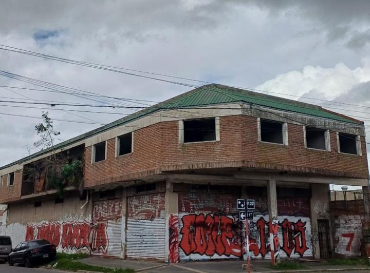 Local comercial · 1000m² · 6 Ambientes