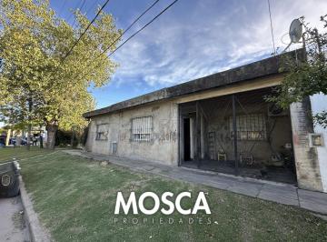Casa · 60m² · 5 Ambientes · 2 Cocheras · Casa en Venta Esquina Comercial Moreno