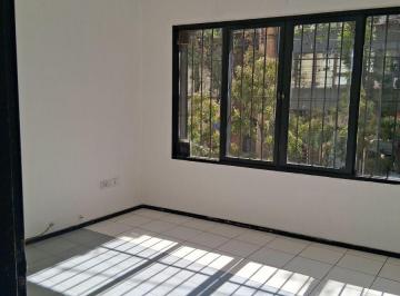 Departamento de 4 ambientes, Ciudad de Mendoza · Frontal - Luminosos - Primer Piso por Escalera